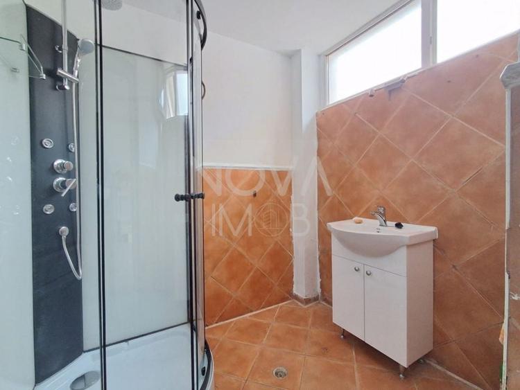 Casă individuală cu 5 camere cu Canalizare în Trei Stejari
