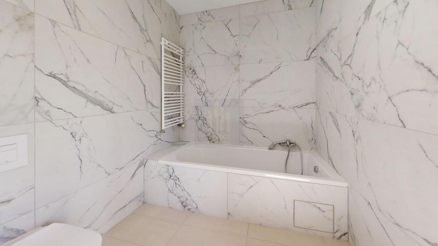Apartament cu 3 camere semidecomandat în Eminescu