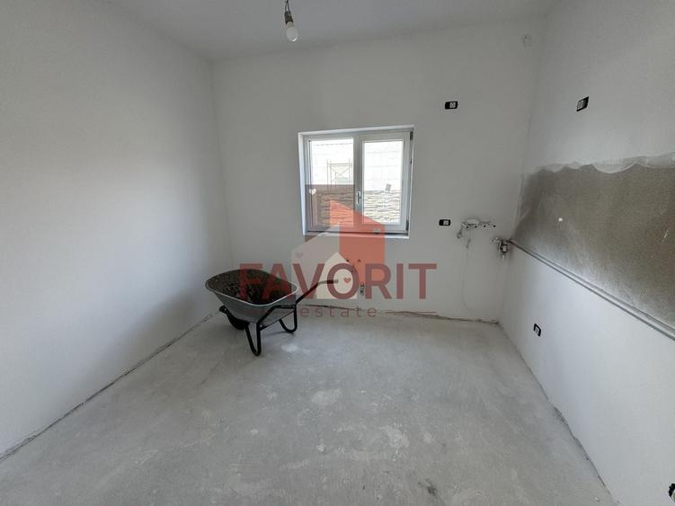 Duplex cu 5 camere cu Canalizare în Girocului