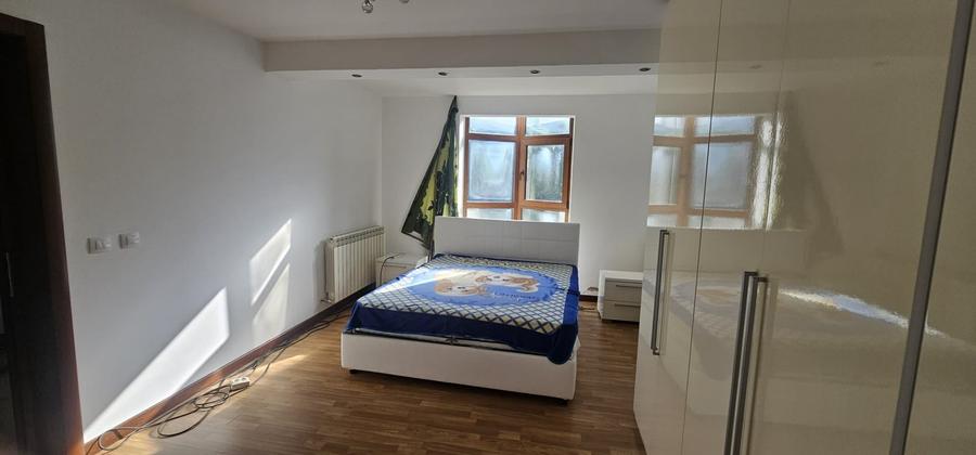 Casă individuală cu 5 camere cu Garaj în Frumoasa