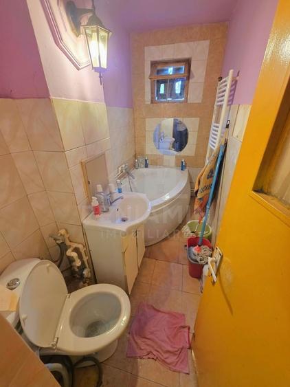 Apartament cu 2 camere semidecomandat, mobilat în Craiovița Nouă