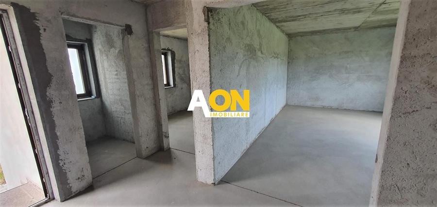 Casă individuală cu 4 camere cu Canalizare în Partoș