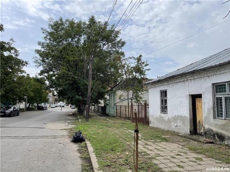 Casă individuală cu 5 camere cu Teren 800 Mp în Central