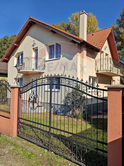 Casă individuală cu 5 camere cu Teren 500 Mp în Hărman