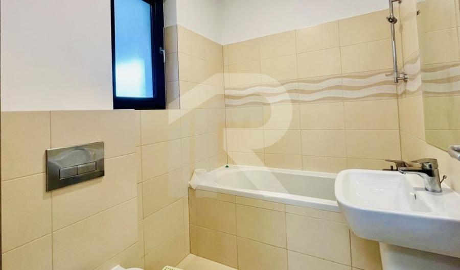 Apartament cu 4 camere semidecomandat în Băneasa