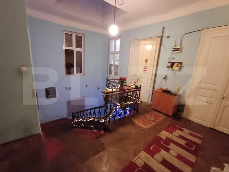 Casă individuală cu 6 camere cu Canalizare în Central