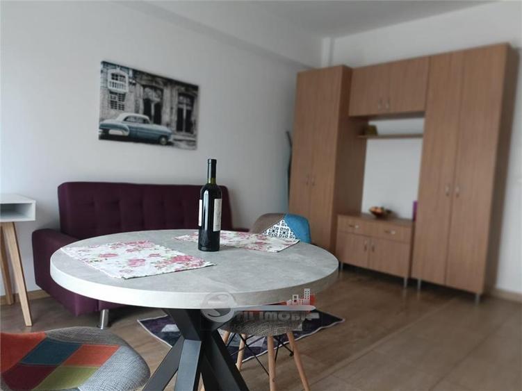 Apartament cu 2 camere semidecomandat, mobilat în Nicolina
