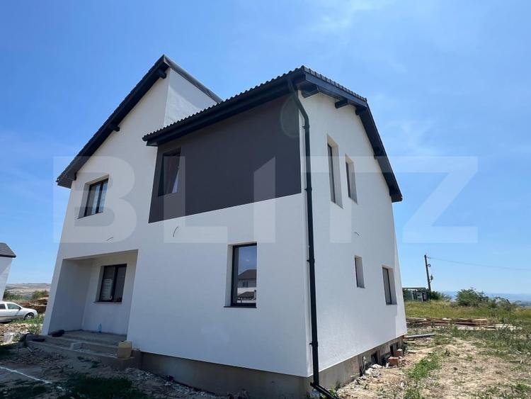 Casă individuală cu 4 camere cu Canalizare în Cetate