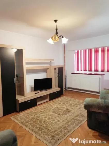 Apartament cu 3 camere decomandat în Traian