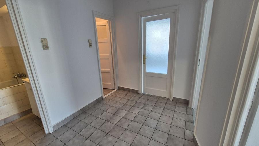 Apartament cu 3 camere decomandat în P-ța Romană