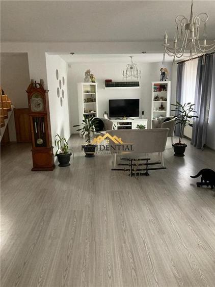 Casă individuală cu 5 camere cu Teren 500 Mp în Mănăstirea Doamnei