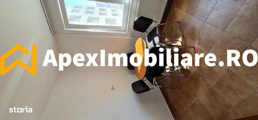 Apartament cu 3 camere semidecomandat în Gara de Nord