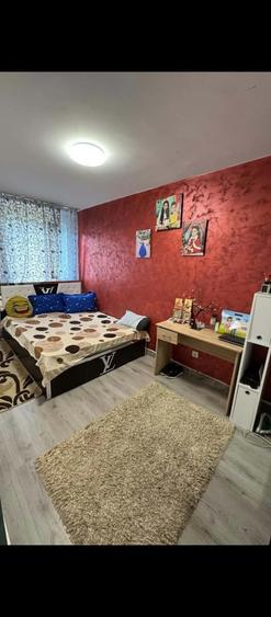Apartament cu 3 camere semidecomandat în Hipodrom
