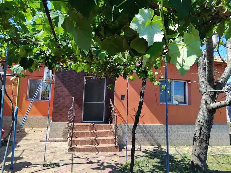 Casă cu 2 camere cu Teren 300 Mp în Lumina