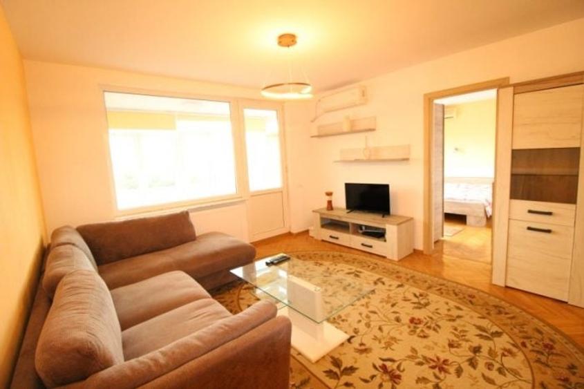 Apartament cu 2 camere semidecomandat, mobilat în Sala Palatului