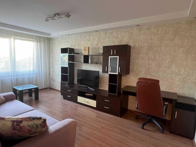 Apartament cu 3 camere decomandat în Rahova