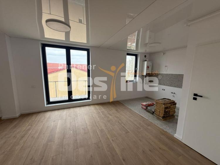 Penthouse cu 4 camere decomandat în Crângași