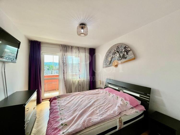 Apartament cu 3 camere semidecomandat în Plopilor
