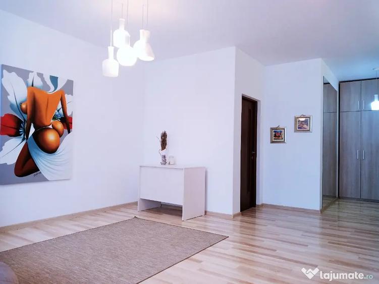 Apartament cu 3 camere decomandat în Podgoria