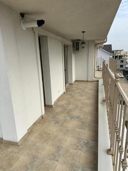 Apartament cu 3 camere semidecomandat, mobilat în Dumbrăvița