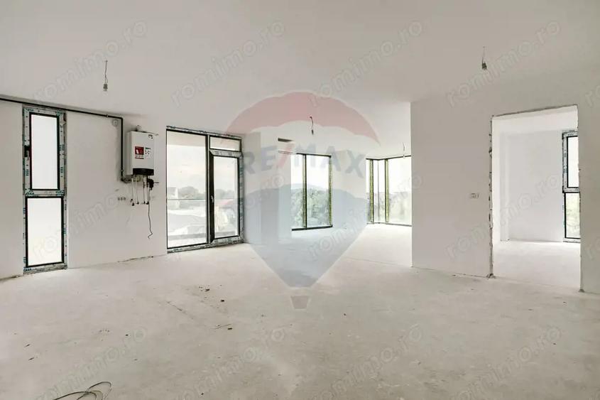 Apartament cu 3 camere semidecomandat în Subcetate
