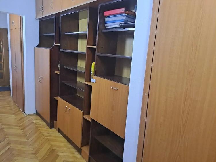 Apartament cu 3 camere decomandat în Intim