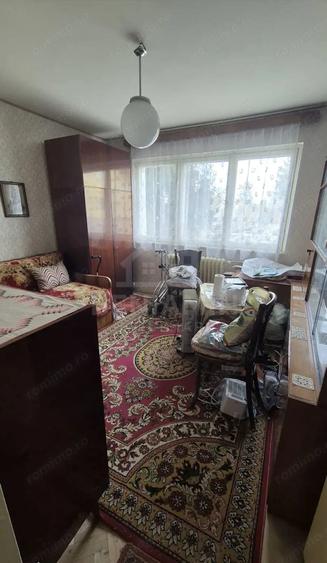 Apartament cu 3 camere semidecomandat în Astra