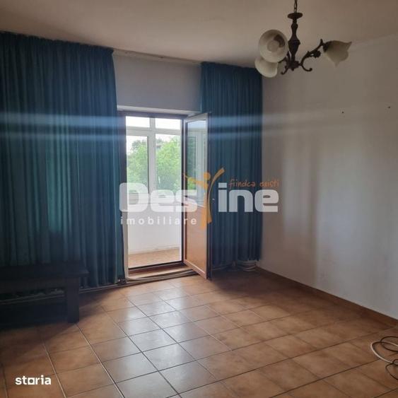 Apartament cu 3 camere semidecomandat în 5 Călărasi