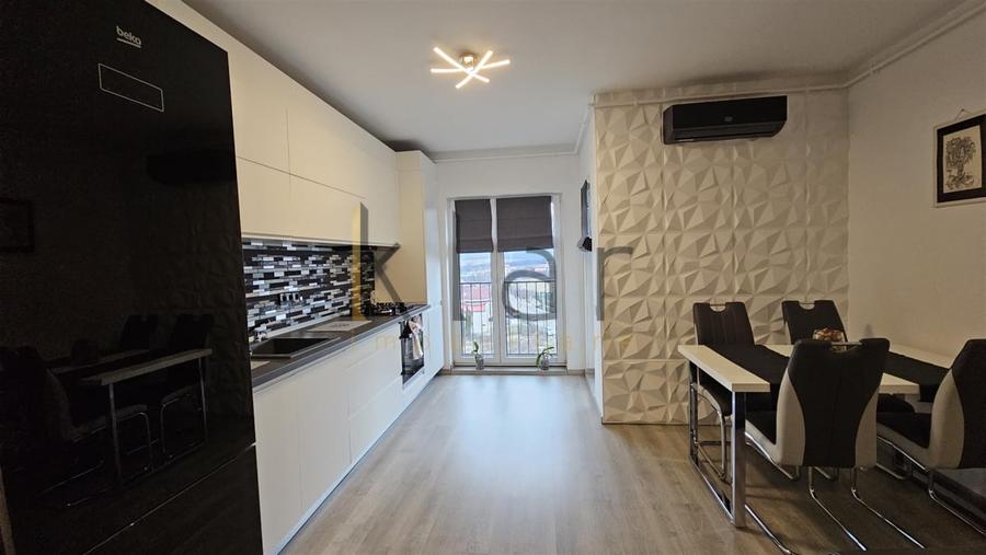 Apartament cu 3 camere semidecomandat, mobilat în Bună Ziua