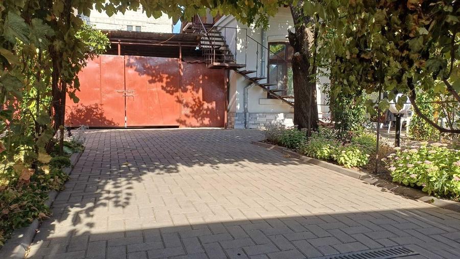 Casă cu 3 camere în Central