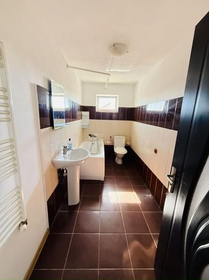 Apartament cu 3 camere decomandat în Chișoda