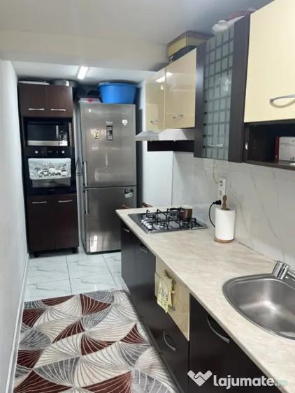 Casă cu 7 camere cu Teren 423 Mp în Bereasca