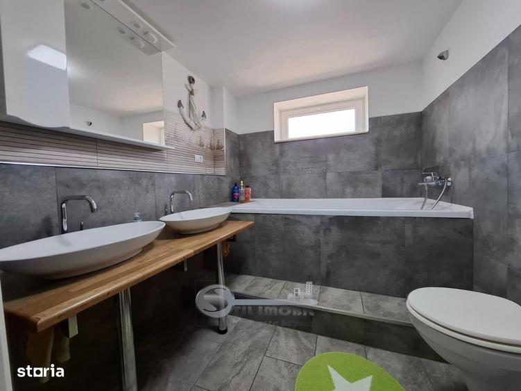 Apartament cu 4 camere decomandat în Central