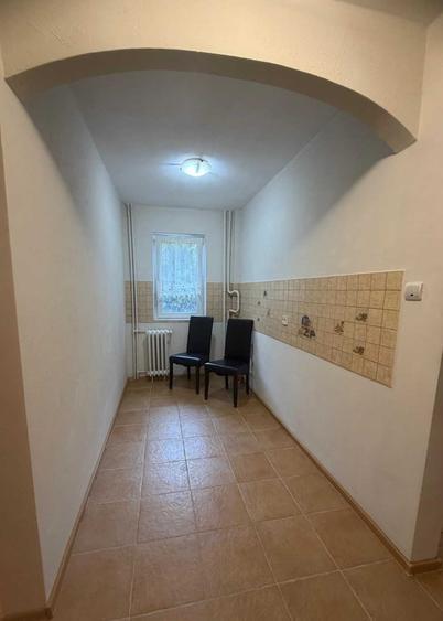 Apartament cu 3 camere semidecomandat în Rogerius