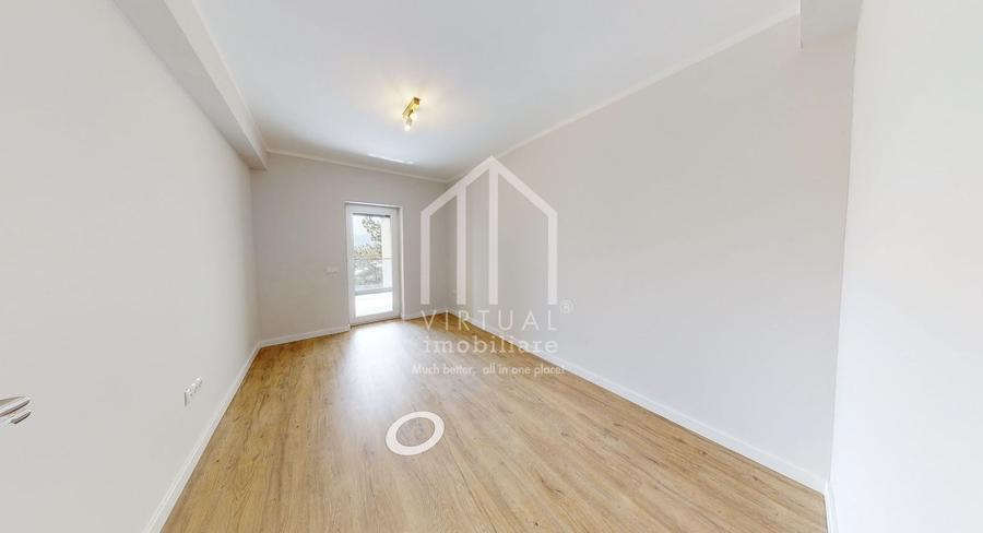 Apartament cu 3 camere decomandat în Exterior Vest