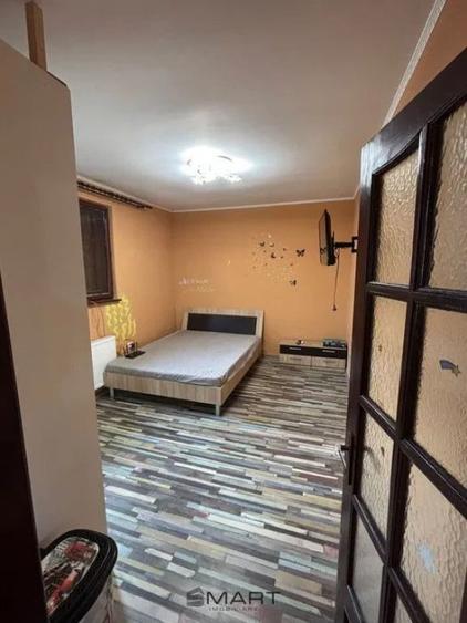 Casă cu 10 camere cu Teren 500 Mp în Calea Poplăcii