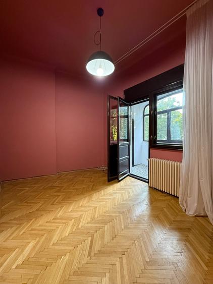 Apartament cu 4 camere semidecomandat în Primăverii