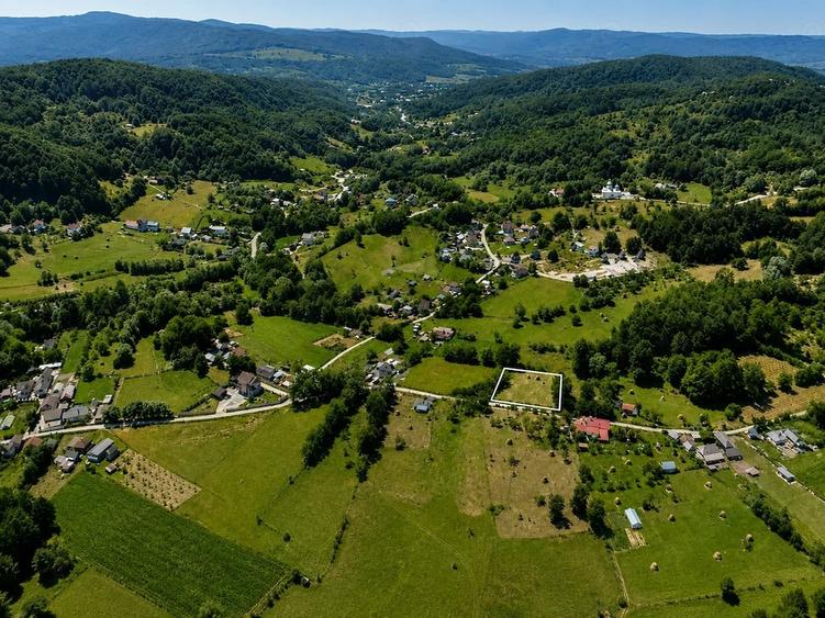Teren de 1967 mp, în Central