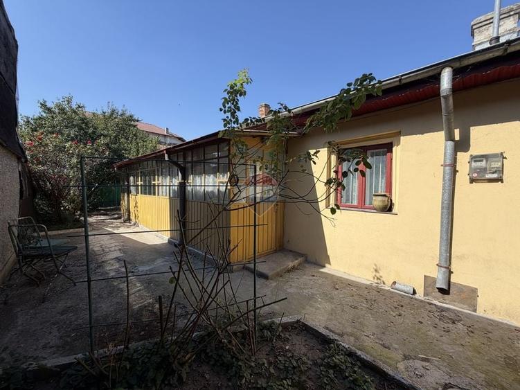 Casă cu 3 camere cu Teren 251 Mp în Andronache