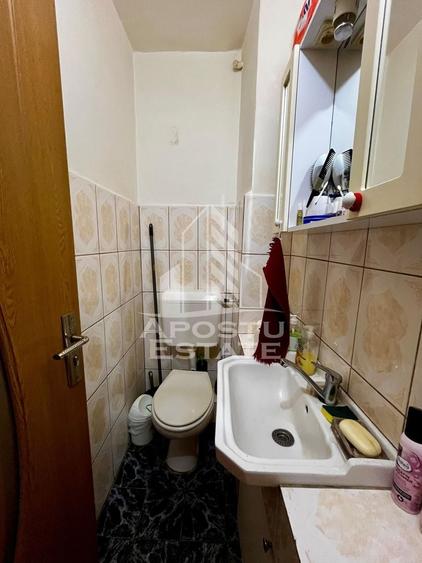 Apartament cu 3 camere semidecomandat, mobilat în Lipovei