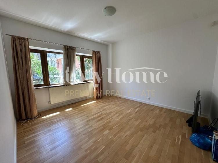 Apartament cu 3 camere decomandat, mobilat în Primăverii