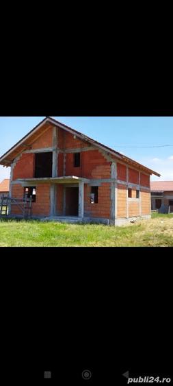 Casă cu 3 camere cu Teren 656 Mp în Izvin