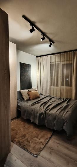 Apartament cu 3 camere semidecomandat în Romanilor