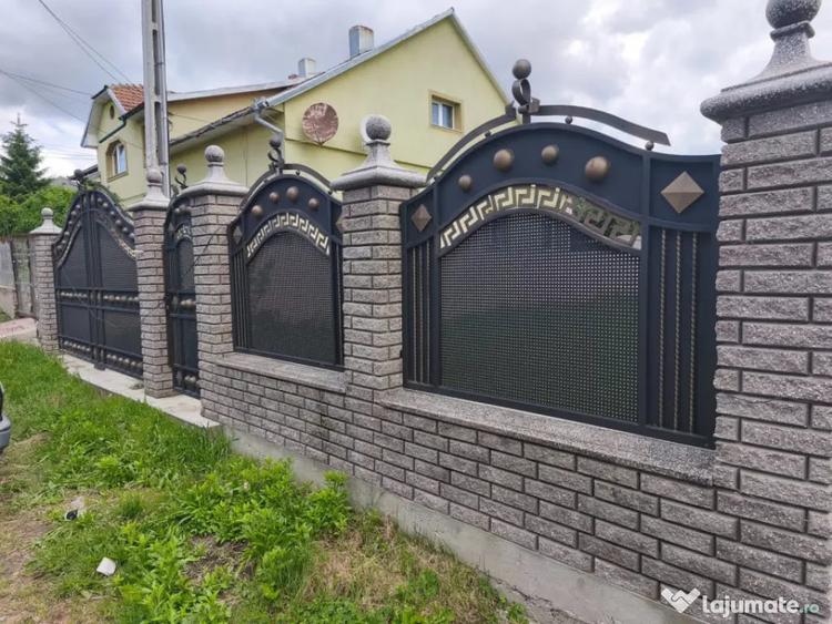 Casă cu 2 camere cu Teren 4400 Mp în Central