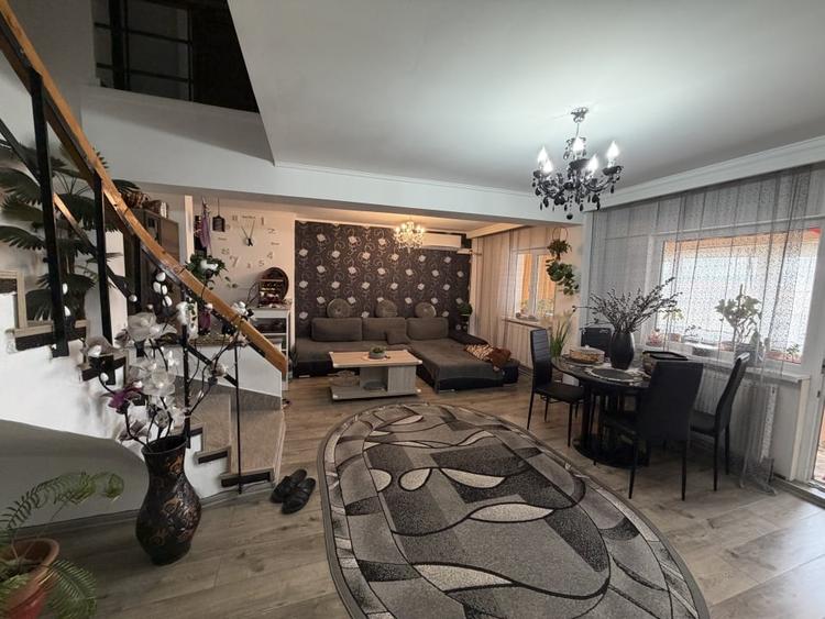 Apartament cu 4 camere decomandat, mobilat în Cetate