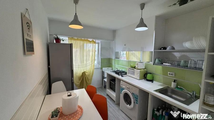 Apartament cu 3 camere semidecomandat în Ștefan cel Mare
