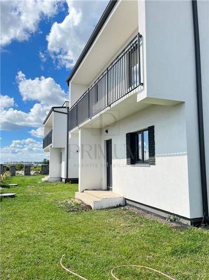Duplex cu 5 camere cu Canalizare în Dumbrăvița