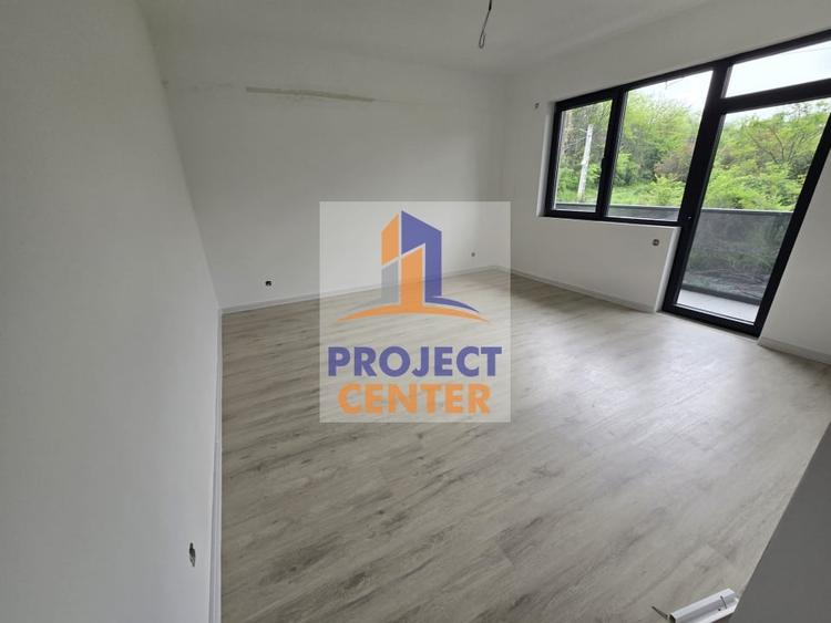 Apartament cu 3 camere decomandat în Prundu