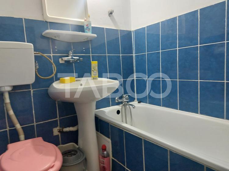 Apartament cu 3 camere semidecomandat, mobilat în Cisnădie