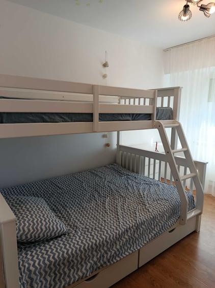 Apartament cu 3 camere decomandat în Brotăcei